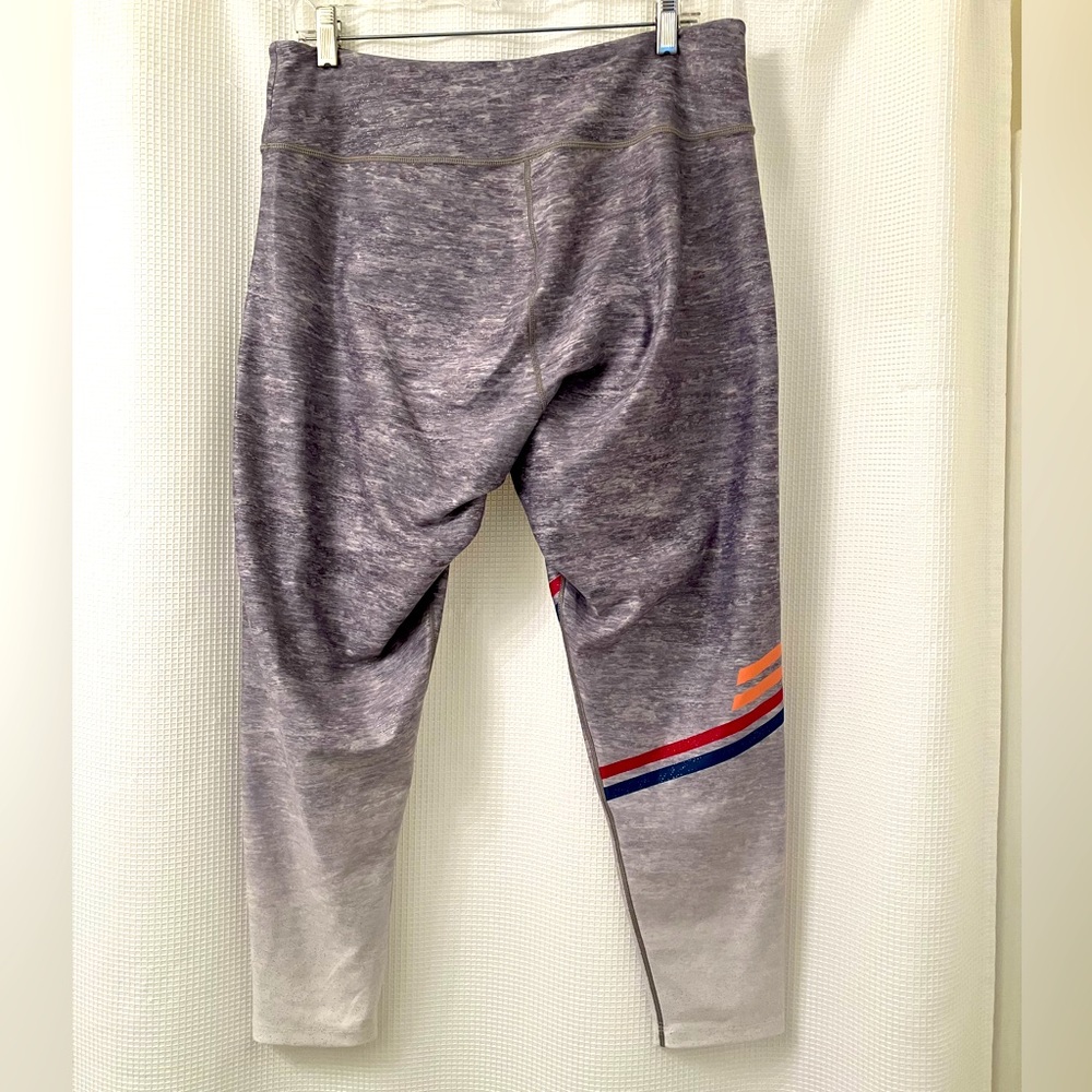 Gray & white Pelaton workout capri pants, size XL - Picture 6 of 6